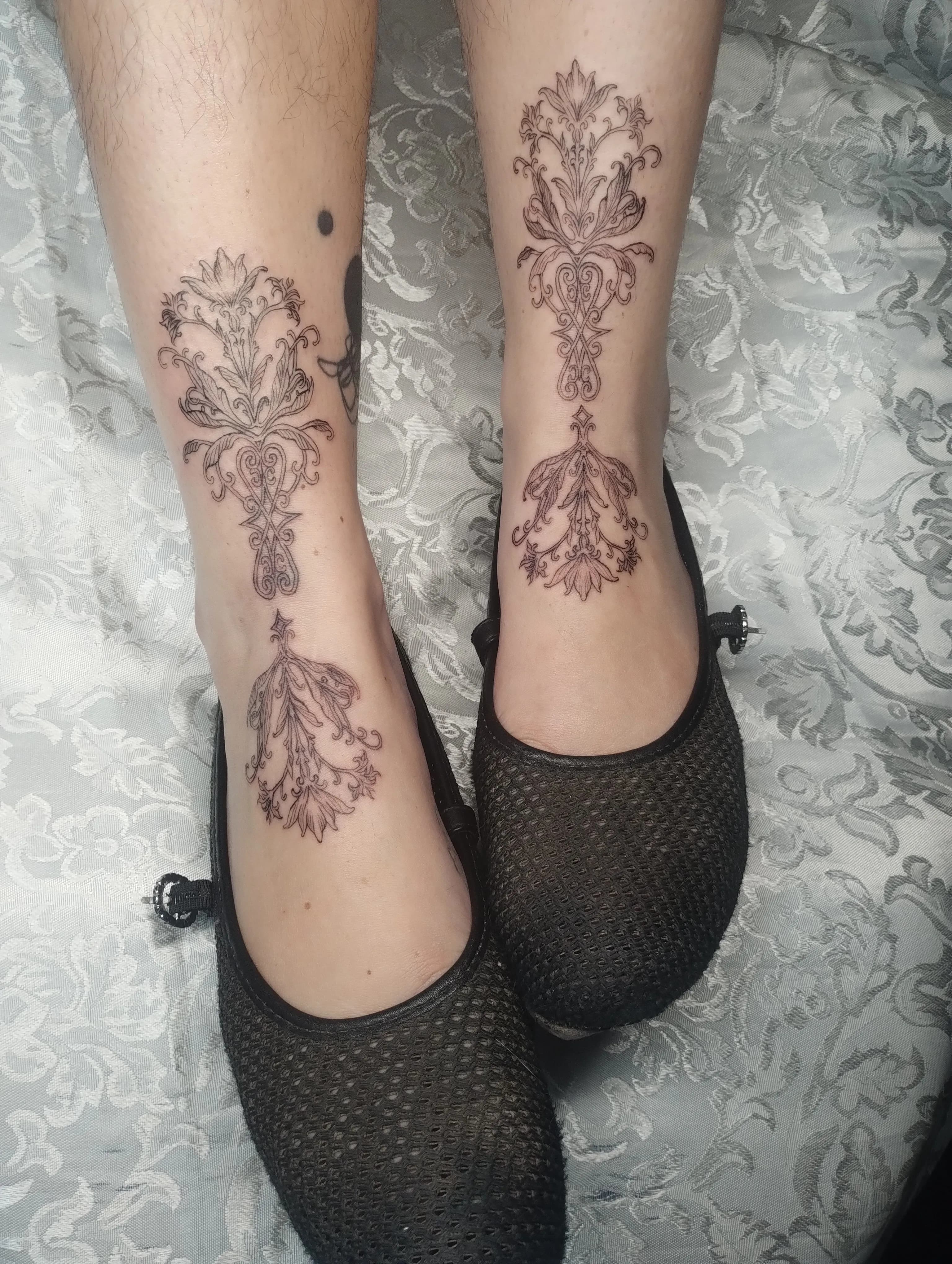 feet ornament